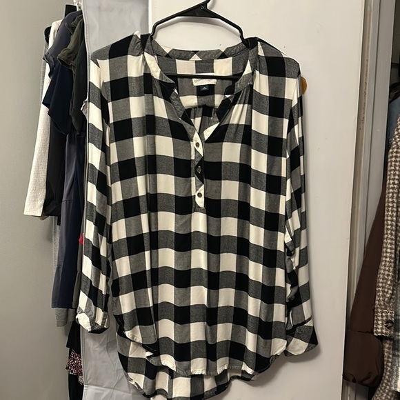 Oversized fit, half button up flannel - Picture 1 of 4